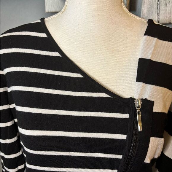 🎄White House Black Market Asymmetrical Sweater - Picture 8 of 10